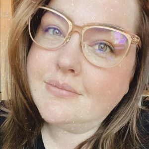 Meet your Posher, Chloe